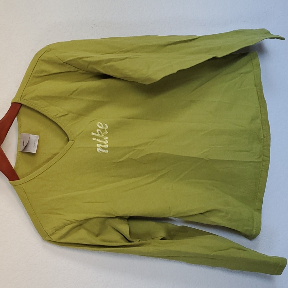 Women's Nike shirt,